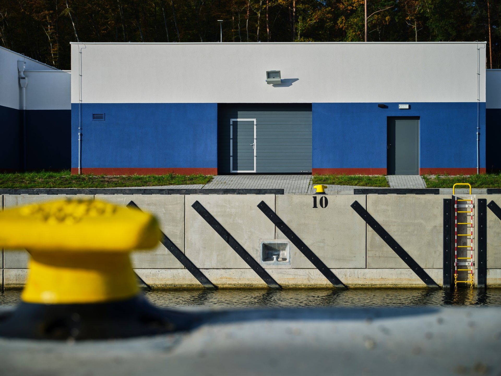 Garageportar i hamnen Nowy Świat, Frisches Haff