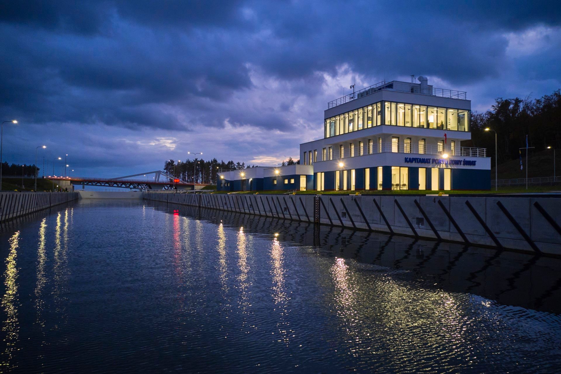 WIŚNIOWSKIs portar i hamnen Nowy Świat vid Östersjön